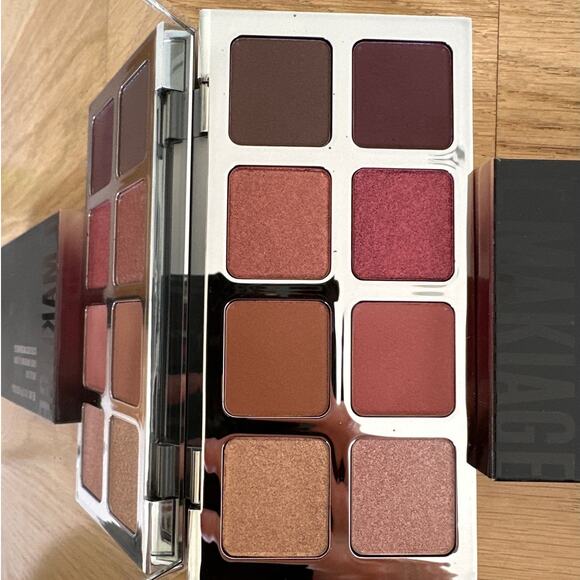 IlMakiage - Color Boss master Eyeshadow Palette in Treat Yo Self - Picture 3 of 3